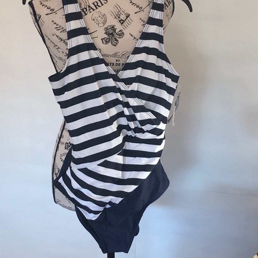Togs swimwear one piece NWT😌 Tummy Control 👍